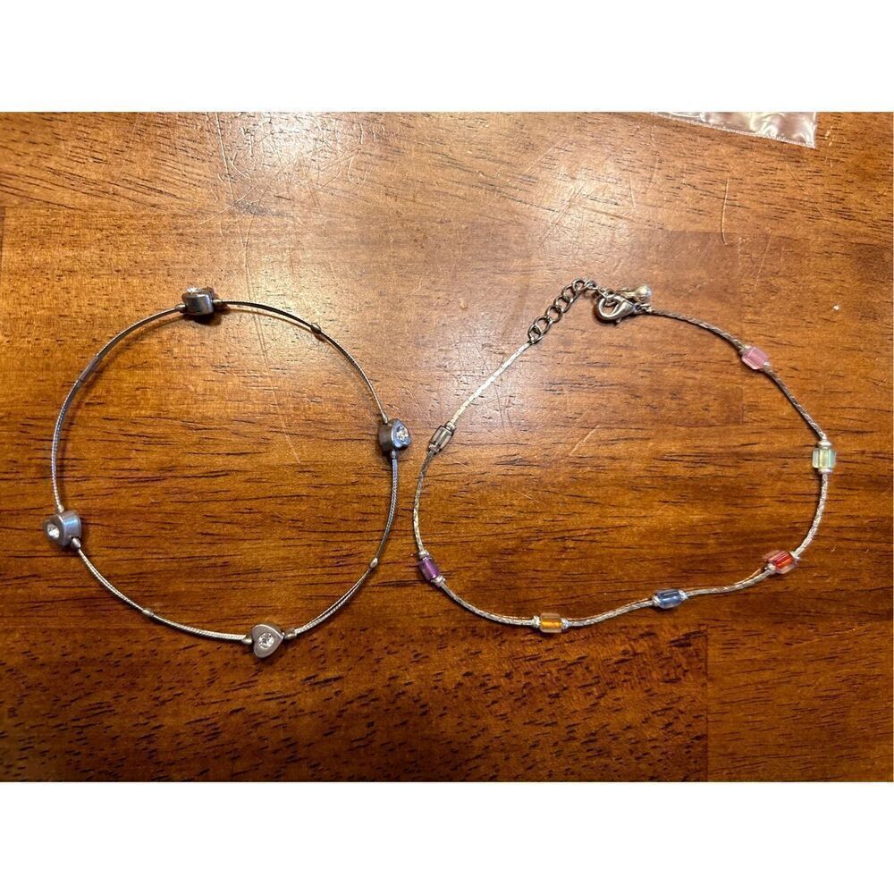 Lot of two bracelets, one with colored beads, one with hearts (4568)￼